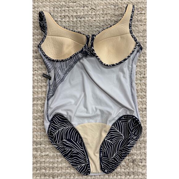 Miraclesuit Lush Lanai Escape One Piece Swimsuit Size 16 - Picture 3 of 6